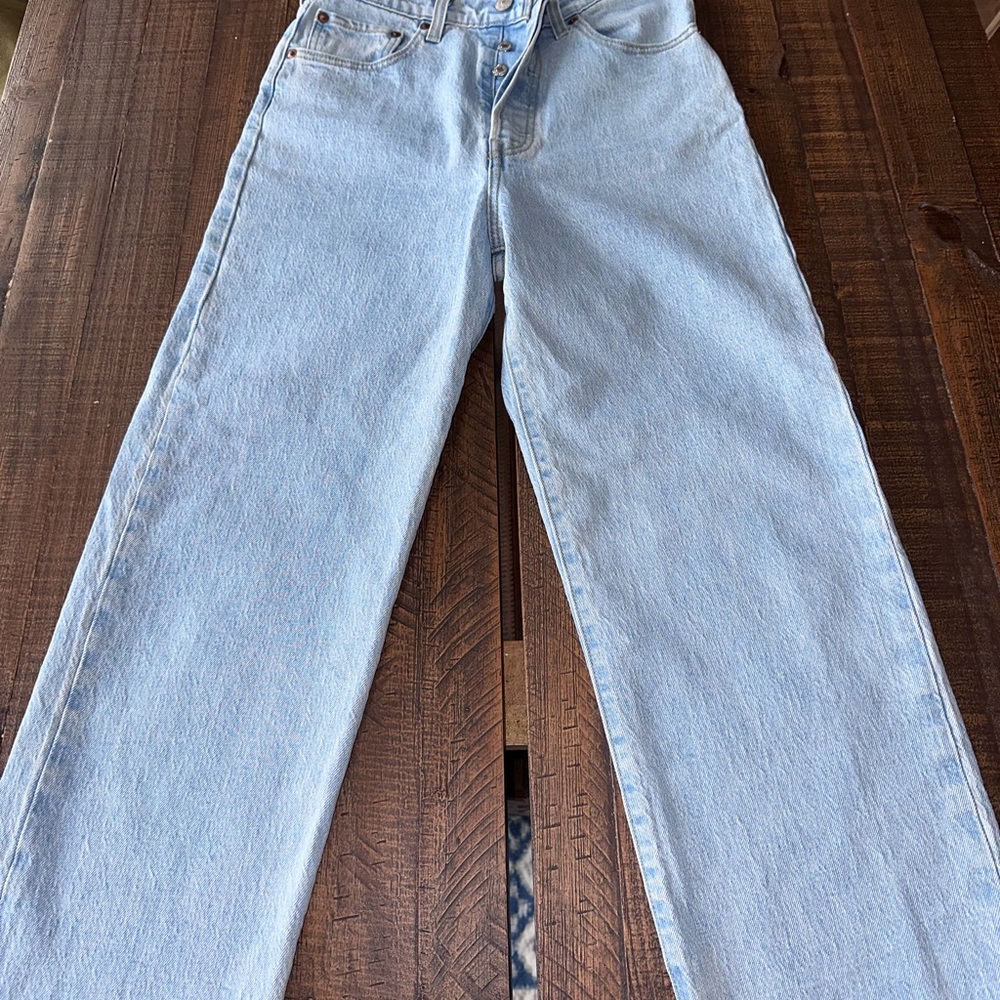 Levi's Women's Light Blue Ribcage Straight Ankle